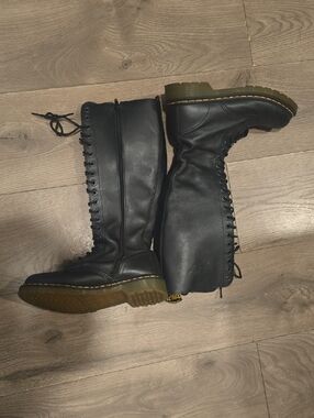 Dr. Martens Black R60 Women's Lace-Up Boot (Size US 8)